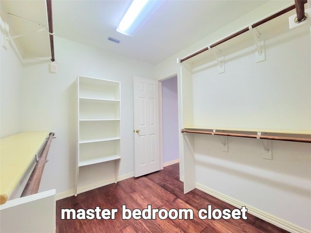 1056 Wood Brook Drive, Grand Prairie, TX 75052