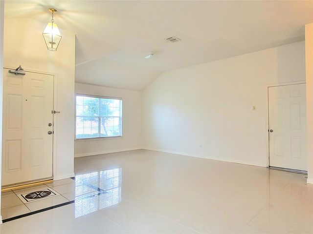 1056 Wood Brook Drive, Grand Prairie, TX 75052