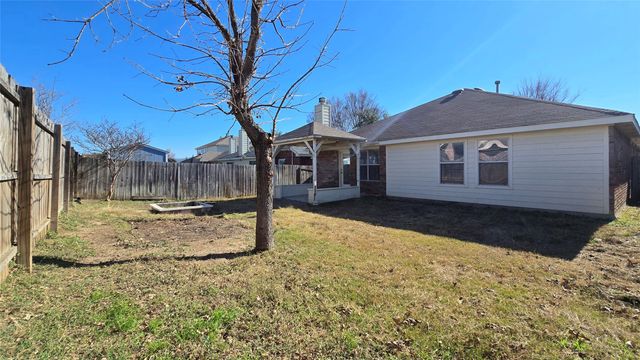 1056 Wood Brook Drive, Grand Prairie, TX 75052