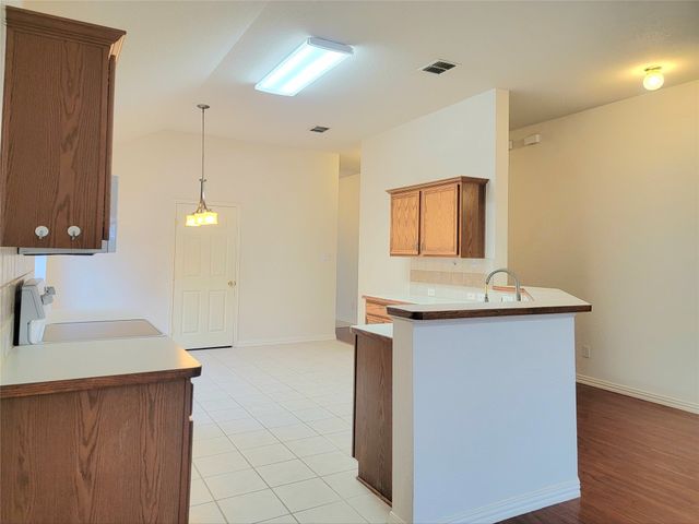 1056 Wood Brook Drive, Grand Prairie, TX 75052