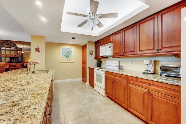 450 Egret Circle 9202, Delray Beach, FL 33444