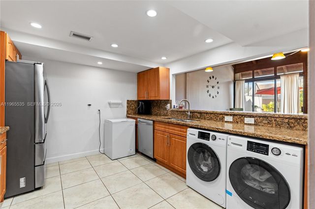 1523 NW 113th Way, Pembroke Pines, FL 33026