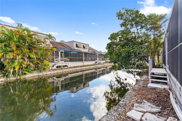 1523 NW 113th Way, Pembroke Pines, FL 33026