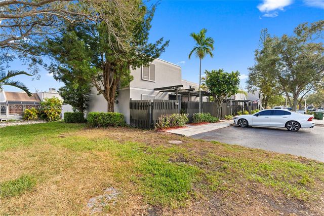 1523 NW 113th Way, Pembroke Pines, FL 33026