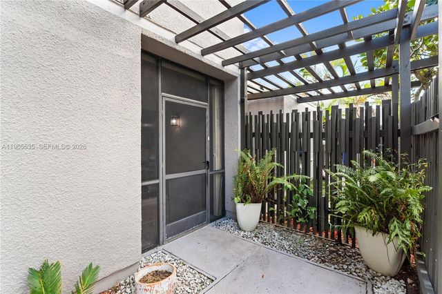 1523 NW 113th Way, Pembroke Pines, FL 33026