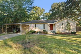 1917 Brooklane Dr., Hattiesburg, MS 39401