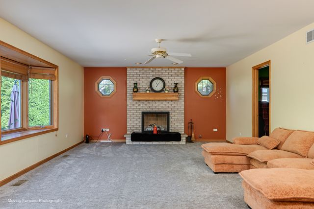 8220 Rutherford Drive, Woodridge, IL 60517