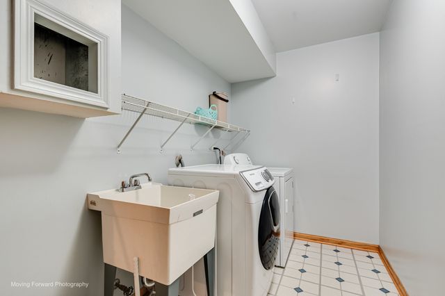 8220 Rutherford Drive, Woodridge, IL 60517