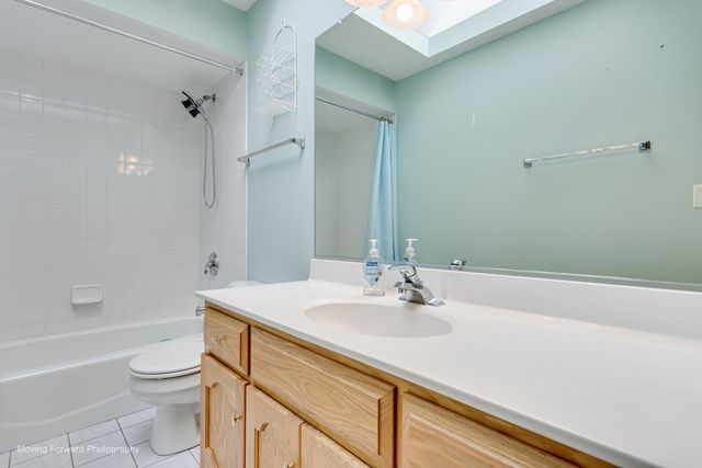 8220 Rutherford Drive, Woodridge, IL 60517