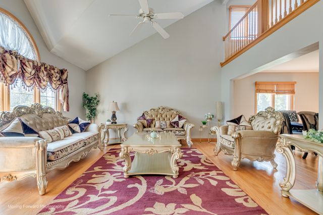 8220 Rutherford Drive, Woodridge, IL 60517