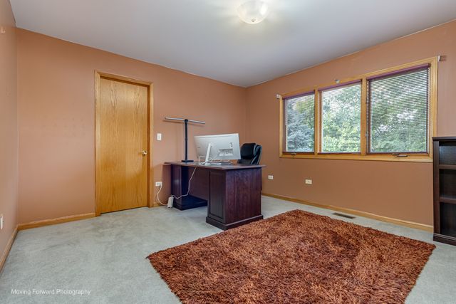 8220 Rutherford Drive, Woodridge, IL 60517