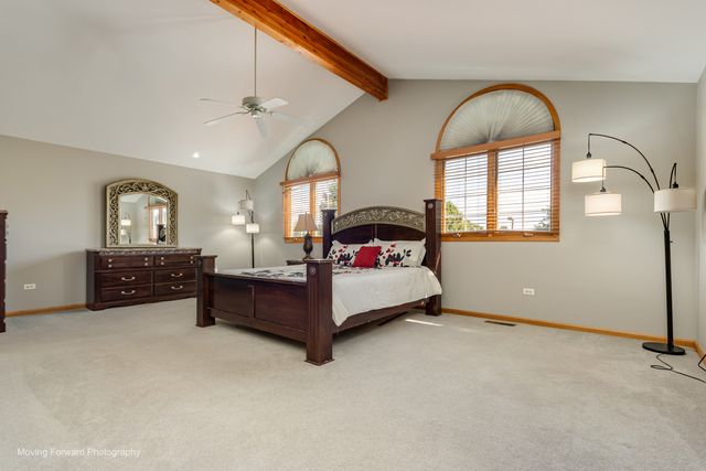 8220 Rutherford Drive, Woodridge, IL 60517