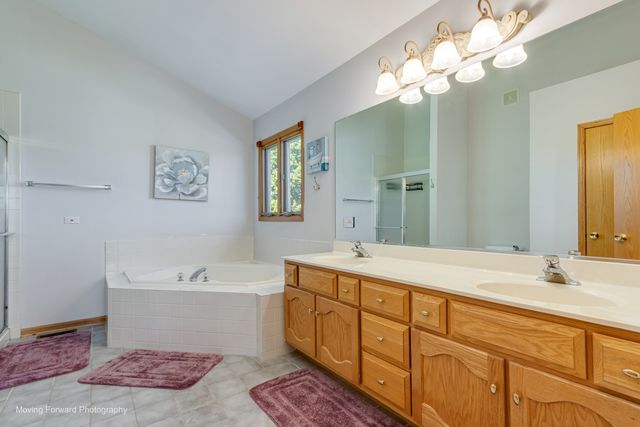 8220 Rutherford Drive, Woodridge, IL 60517