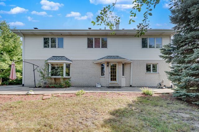 8220 Rutherford Drive, Woodridge, IL 60517