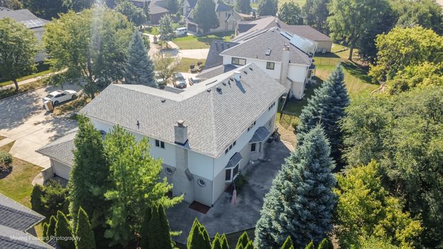8220 Rutherford Drive, Woodridge, IL 60517