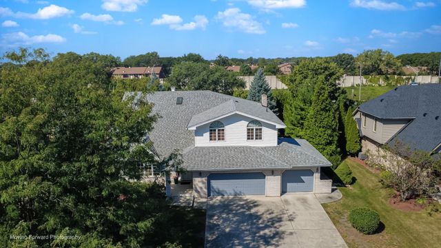 8220 Rutherford Drive, Woodridge, IL 60517