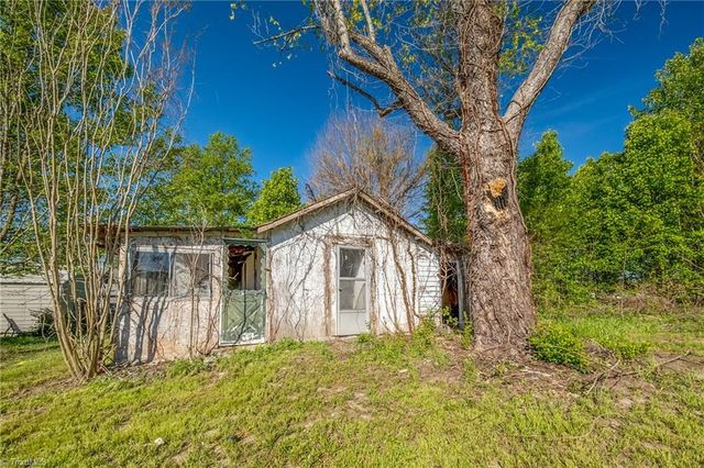 125 Cabin Lane, Mount Airy, NC 27030