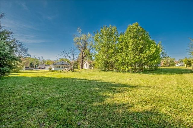 125 Cabin Lane, Mount Airy, NC 27030