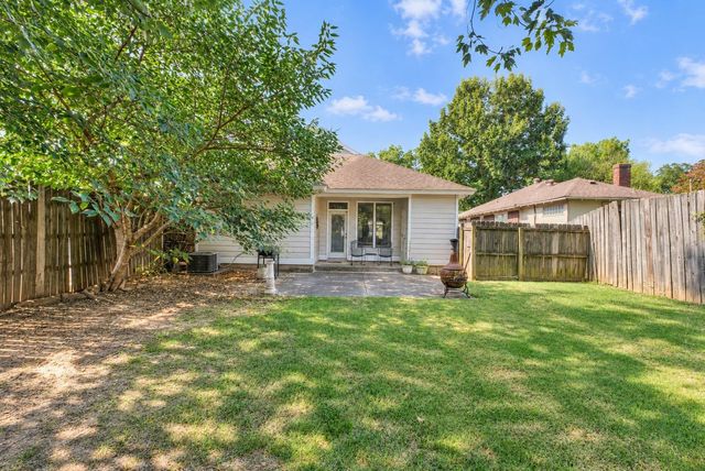 2440 PARKWAY PL, Memphis, TN 38112