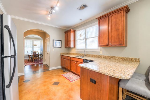2440 PARKWAY PL, Memphis, TN 38112