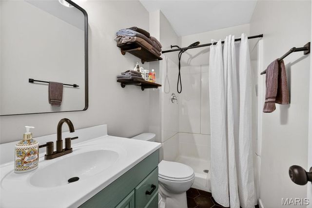 28 Greenfield Drive, St Peters, MO 63376