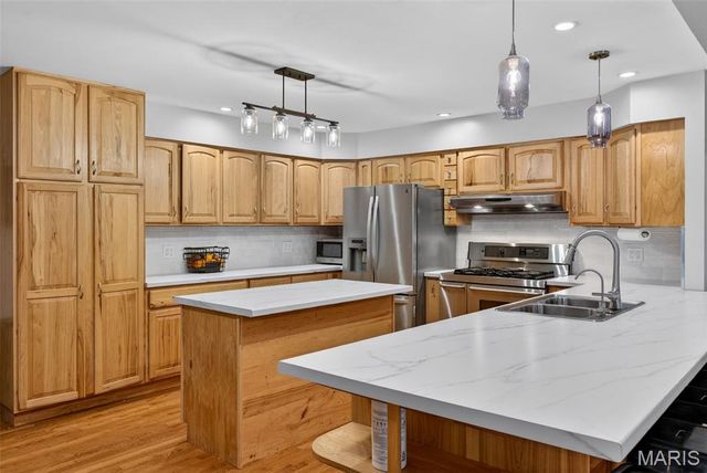 28 Greenfield Drive, St Peters, MO 63376