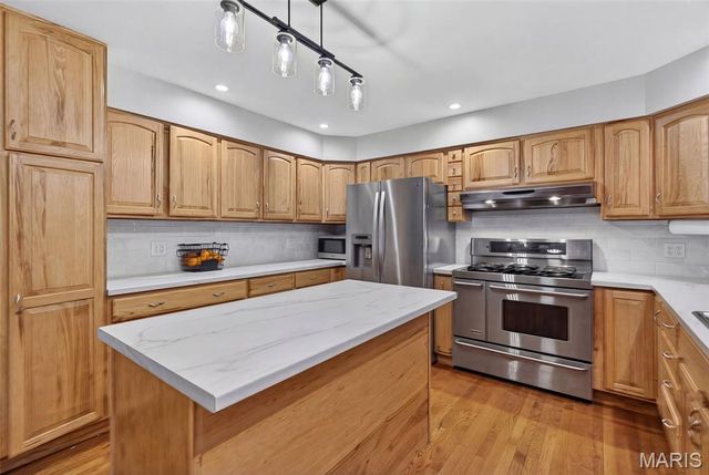 28 Greenfield Drive, St Peters, MO 63376