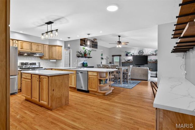 28 Greenfield Drive, St Peters, MO 63376