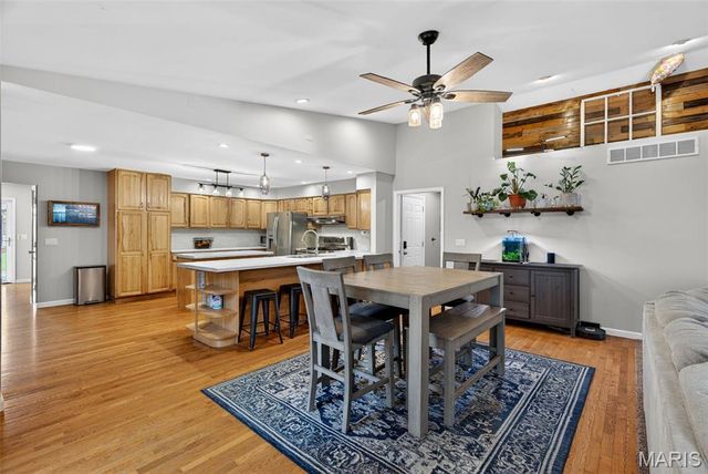 28 Greenfield Drive, St Peters, MO 63376