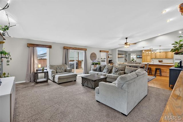 28 Greenfield Drive, St Peters, MO 63376