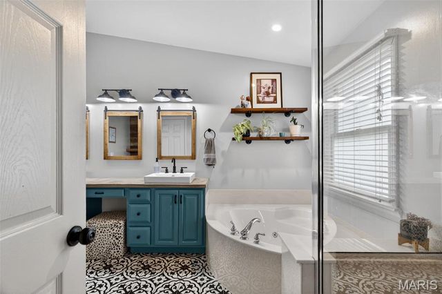 28 Greenfield Drive, St Peters, MO 63376