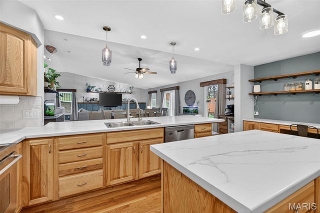 28 Greenfield Drive, St Peters, MO 63376