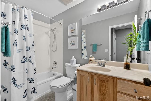 28 Greenfield Drive, St Peters, MO 63376