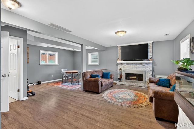 28 Greenfield Drive, St Peters, MO 63376