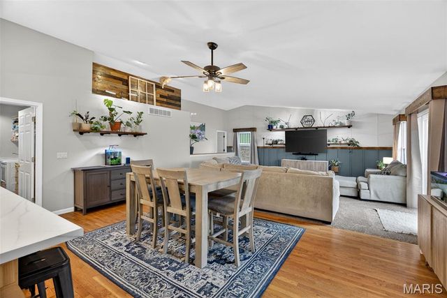 28 Greenfield Drive, St Peters, MO 63376