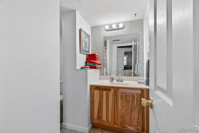 28 Greenfield Drive, St Peters, MO 63376