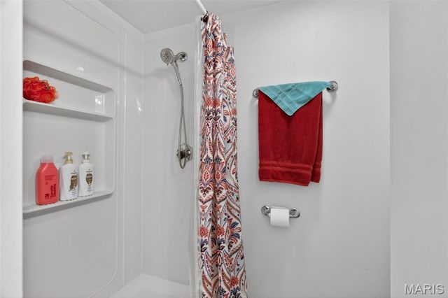 28 Greenfield Drive, St Peters, MO 63376