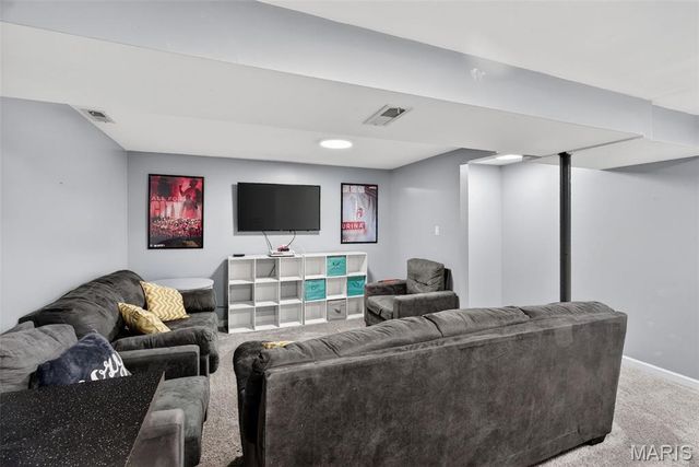 28 Greenfield Drive, St Peters, MO 63376