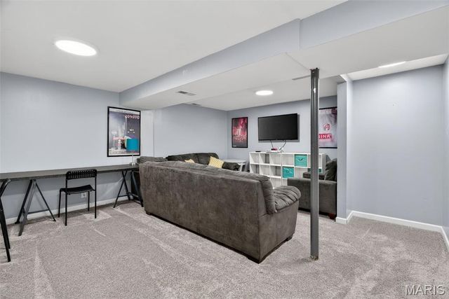 28 Greenfield Drive, St Peters, MO 63376