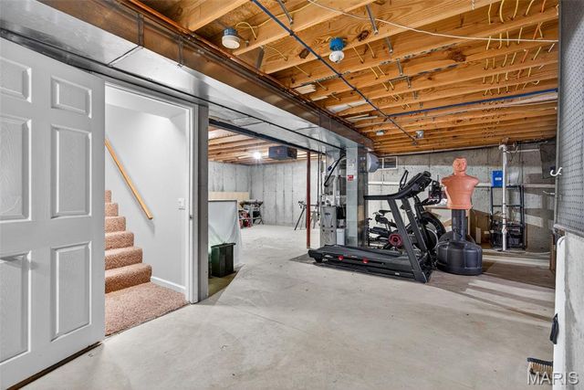 28 Greenfield Drive, St Peters, MO 63376