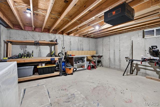 28 Greenfield Drive, St Peters, MO 63376