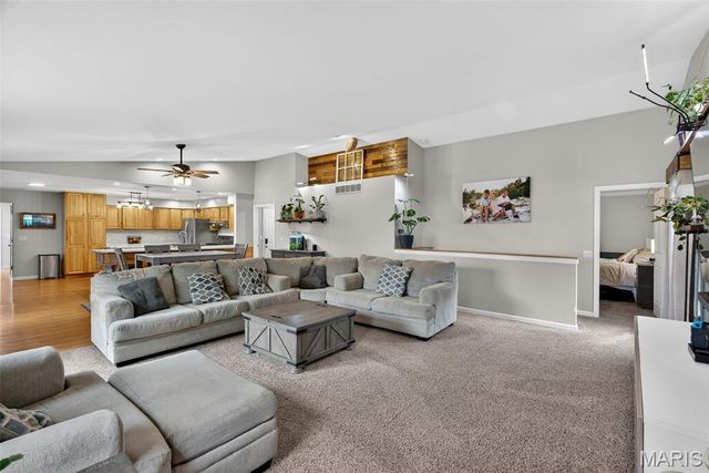 28 Greenfield Drive, St Peters, MO 63376