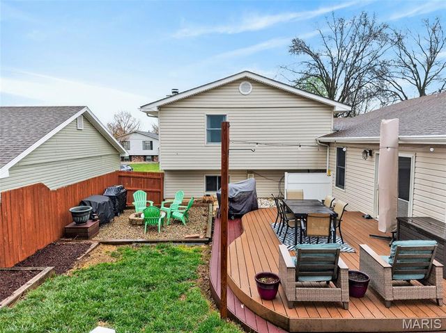 28 Greenfield Drive, St Peters, MO 63376