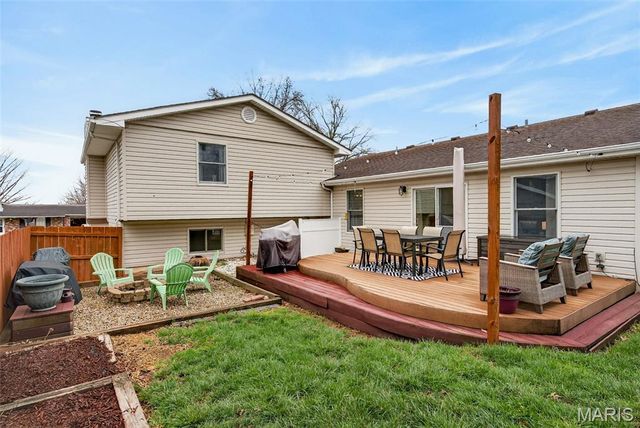 28 Greenfield Drive, St Peters, MO 63376