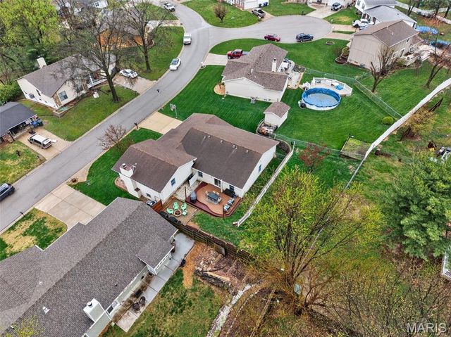 28 Greenfield Drive, St Peters, MO 63376