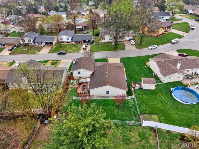 28 Greenfield Drive, St Peters, MO 63376