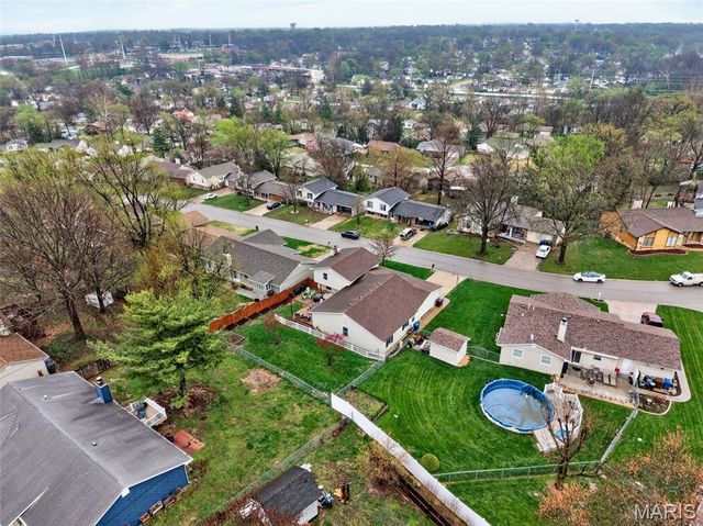 28 Greenfield Drive, St Peters, MO 63376