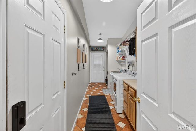 28 Greenfield Drive, St Peters, MO 63376