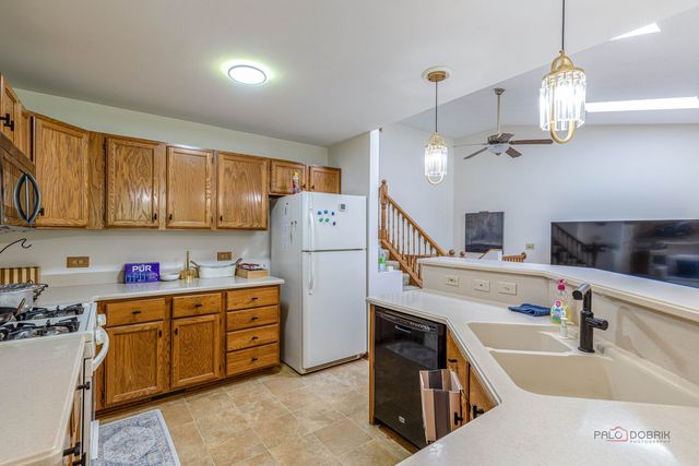 24 Garden Crescent Court, Elgin, IL 60123