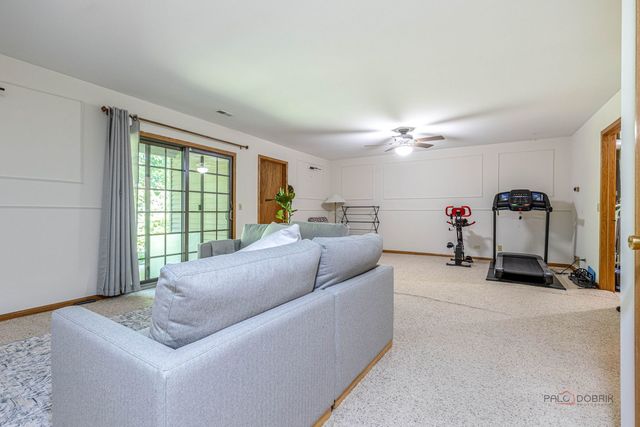 24 Garden Crescent Court, Elgin, IL 60123